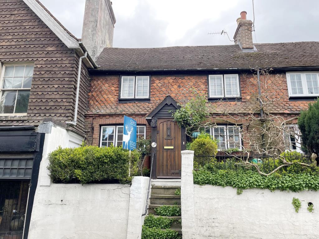 Lot: 10 - CHARACTER COTTAGE WITH GARAGE AND GARDENS - front view of property from North Street